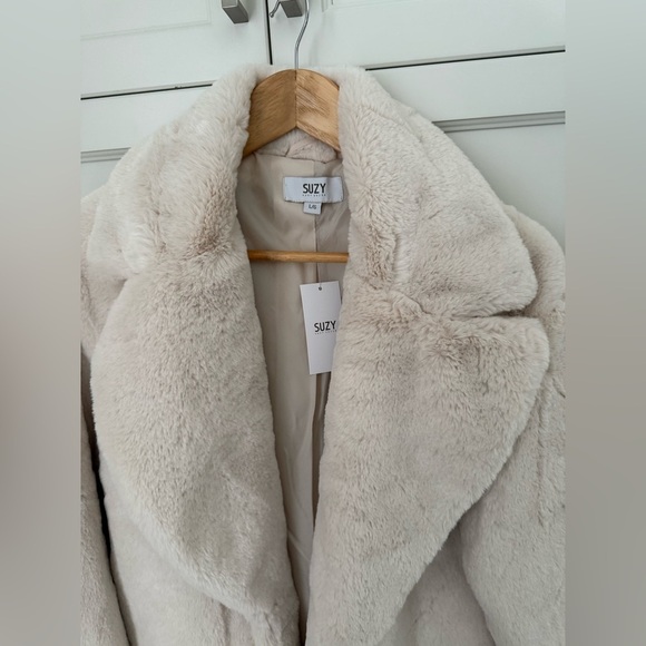 Suzy Shier Cream Teddy Jacket.  Faux Fur - Picture 2 of 4